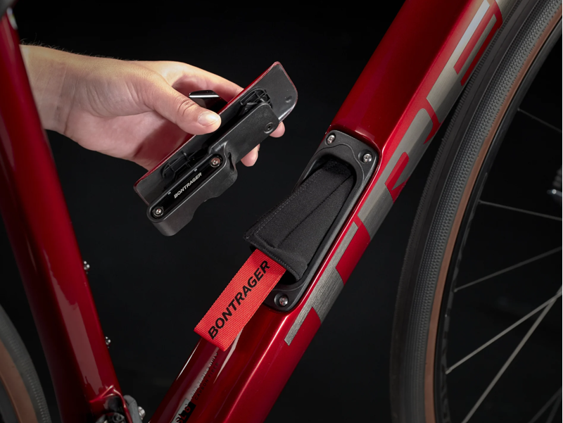 Trek Domane SL 6 Gen 3 Disc Carbon Road Bike 2023 in Red-6